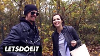 Hatalmas tőgyes néger hajú német nőci felvétel a méretes kombiban vad baszásra