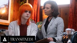 Jean Hollywood transzi faszával dúdolja fel Casey Calvert leszbi terapeutát