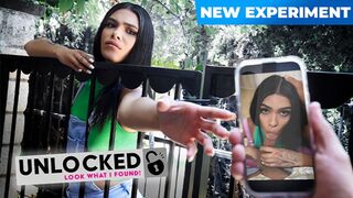 Hűtlen kicsike kurva cumizza a fazsam és lovagol rajta, hogy ne mondjam el a barátjának!