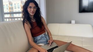 Dühös nevelő testvérek próbálják a nudizmust Sawyer Cassidy-val a családi fantáziában