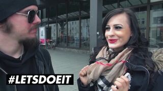 Hümerya ophelia német brúnó kiscsaj meglepetésbaszásra kapja a hatalmas seggét