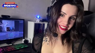 Forró orosz peckezés méretes mellekkel és műfaszos seggben