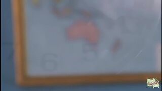 Pajkos néger kiscsaj csábítja professzorát és izgatottan tárt kínálja ázsiai puncáját a farkára