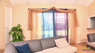 Fullos alexia nicole interjút ad, mielőtt farkára ugrana és cum-mal borítanák be