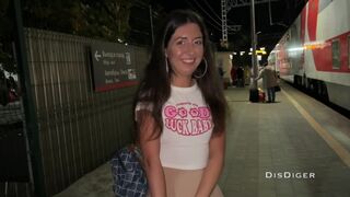 Vonat�ll�m�son felfogott sz�ps�g, aki a szerelv�nyben kapta meg a fark�mat v�ratlan v�g�val