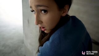 Carmen Rae pici picsája hardcore dugásba keveredik a castingon