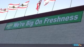 Világos Szőke csinos hölgyemény punciját zúzzák a fürdőszobában