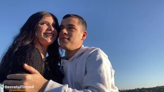 Tüzes tinder kisasszony a parkban, aki nem törődik semmivel