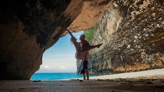 Vad baszás a fullos strandon és forró geci borít be
