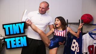 Elromlott klíma miatt szerencsés pasi az ágyban a mostohaanyjával