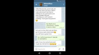 Idegen segít pornót készíteni és durván megdugja mary candy-t minden lyukában