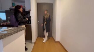 A szomszéd kisasszony leszbi vágyait teljesítem hálából