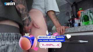 Kollégiumi szomszéd csaj seggét lube nélkül megbassza egy méretes dárda