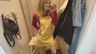 Semmit nem vett, de kefélte a próbafülkében