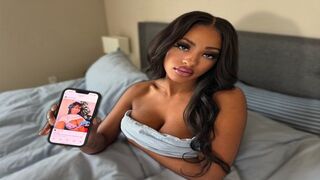 Lánytestvér legjobb csaja rájött, hogy neki rángatom, és engedte, hogy megdugjam