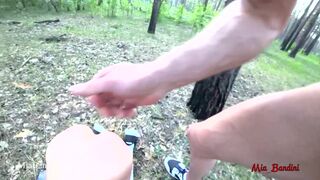 Elképesztő kerti baszás seggtől szájig az erdőben mia bandinivel
