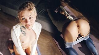 Apró világos szőke tinit durván megbassza a jógás nadrágjában