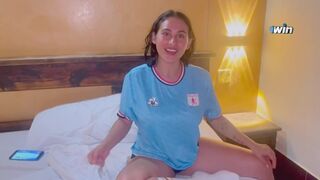 Dögös lány imádja a focit és a hardcore dugást