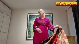 Dögös nevelő anyum méretes seggét és melleit megbassza a nevelő fia