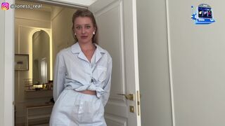 Megint a zuhany alatt verted a farkad!? nem hagyom, hogy elpazarold a spricced! dugás egy fiatal, lédús nevelő anyával