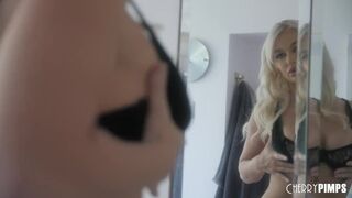 Méretes Didkós Világos Szőke Milf Mélytorok Akcióban a Cherry Pimps Csatornán