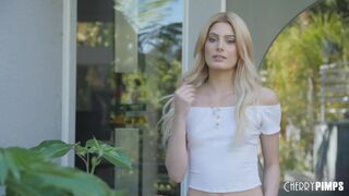 Vékony Világos Szőke Szexy Lovagol Alaposan a Cherry Pimps Stúdióban