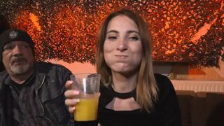 Lia Louise szenvedélyesen cidázza Egon Kowalski és Big George vastag farkát német pornóban