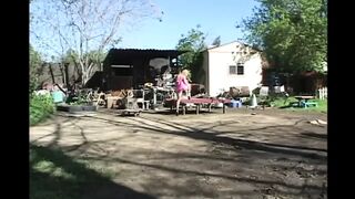 A retro pornófilmes rengeteg méretes kárót kap a lyukaiba egyszerre